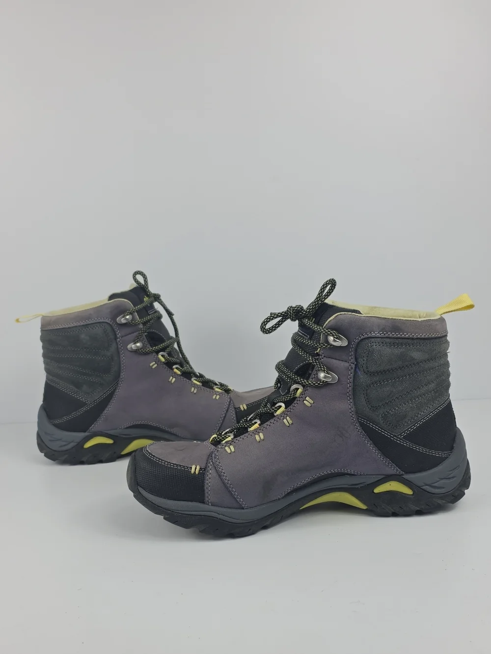 Ahnu Montara Women's Waterproof Hiking Boots Size 8.5